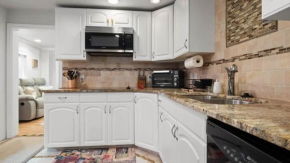 1880s Victorian Remodel - 1 2 block from downtown